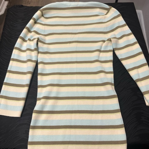 Striped V-Neck Sweater - Picture 4 of 5